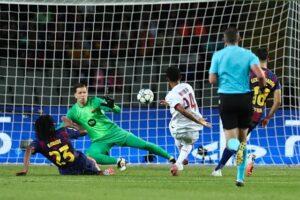 8A89E21C-1763-4EF3-9A7A-71CBB1F49C12-300x200 Barcelona-PSG - hit czy kit? Relacja z meczu 2 kolejki Ligi Mistrzów